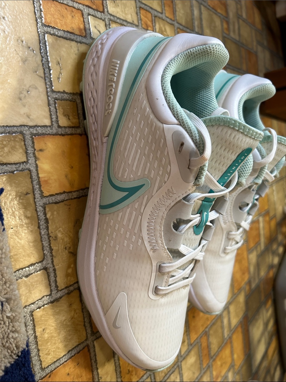 Nike men’s White and Teal infinity pro 2 golf shoes
